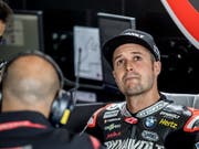 Tom Lüthi und ein kritischer Blick auf den Zeitenmonitor (Bild: KEYSTONE/EPA/MARTIN DIVISEK)