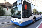 Der linke Aussenspiegel des VBL-Busses ist eingedrückt. (Bild: Luzerner Polizei)