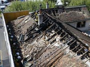 Der Dachstock des Museums in Carouge wurde von den Flammen zerstört. (Bild: KEYSTONE/SALVATORE DI NOLFI)