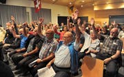 Die Talbürger stimmten der Revision des Grundgesetzes grossmehrheitlich zu. Bild: Urs Hanhart (29.8.19)