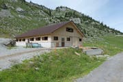 Das Alpkonzept erforderte den Bau eines neuen Stalls auf dem Unterstafel Wängi. (Bild: Christof Hirtler.