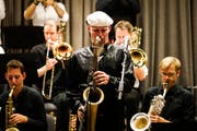 Die Big Band Zug spielte mit dem international bekannten Jazz-Saxofonist Dave Feusi. (Bild: Donato Caspari)