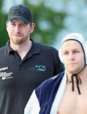 Er hat keine Zukunft mehr in Kreuzlingen: Trainer Benjamin Redder (links). (Bild: Mario Gaccioli)
