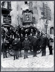 Damals bereits gut aufgestellt: Ein Feuerwehrkurs ins Sursee im Jahr 1889. (Bild: PD)