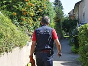 Nach dem Fund zweier Toter in Zürich untersucht das Forensische Institut eine Liegenschaft in Albisrieden. (Bild: KEYSTONE/WALTER BIERI)