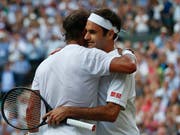 Rivalen auf dem Platz, Kumpels daneben: Roger Federer (re.) und Rafael Nadal entschieden gemeinsam, dass sie sich wieder im ATP-Spielerrat engagieren wollen (Bild: KEYSTONE/AP POOL AFP/ADRIAN DENNIS)