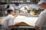Bäckerei Gschwend in St.Gallen: Der Marktanteil der Schweizer Bäckereien und Confiserien ist in den letzten zehn Jahren von 50 auf unter 30 Prozent gefallen.Bild: Urs Bucher (30. August 2019)