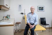 Josef Hodel in seiner Praxis. (Bild: Pius Amrein, Altishofen, 26 August 2019)