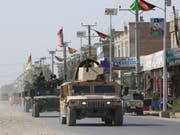 Afghanische Sicherheitskräfte patroullieren in den Strassen von Kundus nach dem Angriff der Taliban auf die Stadt. (Bild: Keystone/EPA/STRINGER)