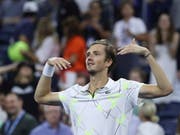 Daniil Medwedew provozierte das Publikum in New York (Bild: KEYSTONE/EPA/JASON SZENES)