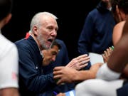 Gregg Popovich führt mit den USA ein scheinbar verwundbarer WM-Topfavorit (Bild: KEYSTONE/AP/ANDY BROWNBILL)