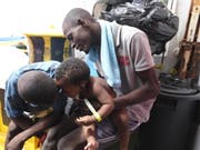 34 Flüchtlinge auf dem italienischen Rettungsschiff «Mare Jonio» warten weiterhin vor der Insel Lampedusa auf die Zuweisung eines Hafens. (Bild: KEYSTONE/EPA ANSA/STR)
