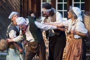 Szenenbild aus dem Freilichtspiel «Ueli Bräker», das Paul Steinmann 2018 für die Toggenburger Bühne Thurtal schrieb. (Bild: Benjamin Manser/ TAGBLATT)