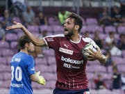 Servettes Vincent Sasso jubelt nach seinem 1:2-Anschlusstor im Derby gegen Xamax (Bild: KEYSTONE/SALVATORE DI NOLFI)
