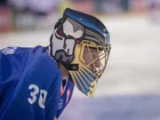 Goalie Leonardo Genoni verlor zum ersten Mal mit dem EV Zug (Bild: KEYSTONE/URS FLUEELER)