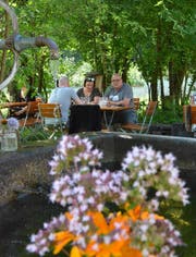 Mit Wasser und Blumen: An Gemütlichkeit kaum zu überbieten.