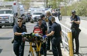 Bei einem Schusswaffenangriff im texanischen El Paso sind am Samstag (Ortszeit) mindestens 20 Menschen getötet und zahlreiche weitere Personen verletzt worden. (Bild: KEYSTONE/AP The El Paso Times/MARK LAMBIE)
