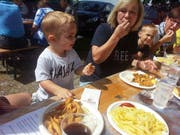 Viele Familien folgten der Einladung des Fischervereins. (Bild: Erwin Schönenberger)