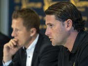Wenn bei YB immer mehr wichtige Spieler fehlen, können irgendwann auch Sportchef Christoph Spycher und Trainer Gerardo Seoane nichts mehr aus dem Hut zaubern (Bild: KEYSTONE/PETER SCHNEIDER)