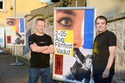 Geschäftsführer Markus Wille (links) und Wolfgang Jenne, Chef Technik, sind bereit für das 24. Filmfest Vaduz. (Bild: Hansruedi Rohrer)