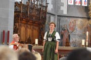 Der Akkordeonist Willi Valotti begleitet die Jodlerin Nadja Räss. Bild: cal