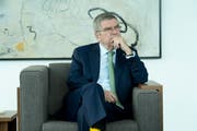 Thomas Bach empfängt CH Media in seinem Büro am Hauptsitz des IOC in Lausanne zum Interview (Bild: Greg Martin/IOC)