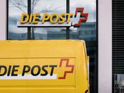 Bei der Post-Konzerngesellschaft Direct Mail Company AG drohen fast 3400 Mitarbeitenden im Zustellbereich Arbeitszeitreduktionen und damit Lohnkürzungen. (Bild: KEYSTONE/CHRISTIAN BEUTLER)