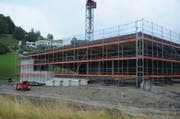 Der Rohbau steht. Bereits ist klar erkennbar, wie die Migros Ende November aussehen wird. Bild: Astrid Zysset