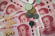 Die chinesische Notenbank wertet die Landeswährung Yuan ab. (Bild: Roman Pilipey/EPA, 5. August 2019)