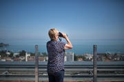 Der Blick von der 54 Meter hohen Dachterrasse auf den Bodensee.