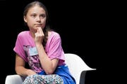 Greta Thunberg setzt sich in Lausanne für einen friedlichen Dialog ein: «Wir sollten einzelnen Politikern nicht hasserfüllt entgegentreten.» Das Problem sei das System. (Bild: Jean-Christophe Bott/Keystone)