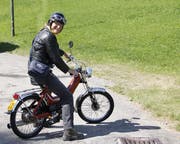 Der Reporter auf dem Puch Maxi, zur Verfügung gestellt von Marcel und Randy Büchler. (Bild: Rolf Lüthi)