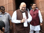 Der indische Innenminister Amit Shah bei der Ankunft im Parlament in Neu Delhi - dort verkündet er später die Aufhebung des Sonderstatus' für die Region Kaschmir. (Bild: KEYSTONE/EPA/STR)