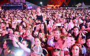 Der Berliner Rapper Capital Bra spielte am Freitagabend vor einer grossen Besucherschar. Seine Musik kommt an, auch wenn sie kontrovers ist. (Bilder: Remo Zollinger)