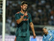 Rettete Ajax Amsterdam in Saloniki das unentschieden: der niederländische Altstar Klaas-Jan Huntelaar (Bild: KEYSTONE/AP/GIANNIS PAPANIKOS)