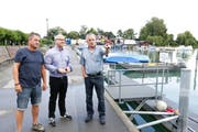 Rolf Uhler, Vizepräsident, Thomas Gut, Geschäftsführer und Markus Baiker, Präsident, auf dem Hafenareal. (Bild: Donato Caspari)