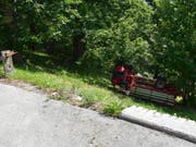 Zwei Personen verletzten sich beim Selbstunfall mit einem Motorkarren im Bergell. (Bild: Kapo GR)