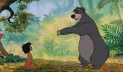 Baloo führt Mowgli in der Geschichte zum Dschungelbuch das Lied «Probier's mal mit Gemütlichkeit» vor. (Bild: Screenshot)