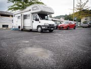 Die Wohnmobil-Standplätze im Krontal müssten saniert werden. Bild: Ralph Ribi (6. August 2019)