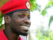 Der Popstar und Politiker Bobi Wine wird der Verhöhnung des ugandischen Langzeit-Präsidenten beschuldigt. (Bild: KEYSTONE/AP/RONALD KABUUBI)