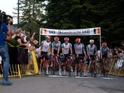 Das Lotto-Soudal-Team fährt in Polen in Gedenken an den verstorbenen Bjorg Lambrecht weiter (Bild: KEYSTONE/EPA PAP/HANNA BARDO)