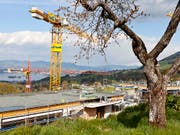 Die Lage im Eigenheim-Markt hat sich leicht entspannt, in einigen Regionen droht laut den UBS-Ökonomen aber weiterhin eine Blase. (Bild: KEYSTONE/MARTIN RUETSCHI)