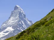 In diesem Jahr sind am Matterhorn bereits sieben Menschen tödlich verunglückt. (Bild: KEYSTONE/LEANDRE DUGGAN)