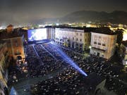 Herzstück und Publikumsmagnet des Filmfestivals Locarno: das allnächtliche Freiluftkino auf der Piazza Grande. Erster Programmhöhepunkt der 72. Ausgabe wird am Samstag Quentin Tarantinos «Once Upon a Time.... in Hollywood» sein. (Bild: Keystone/MARTIAL TREZZINI)