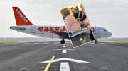 Einer Easyjet-Passagierin wurde auf einem Flug von London nach Genf beim Boarding ein Sitz ohne Lehne zugewiesen. (Bild: Keystone/Twitter.com/mattiasharris)