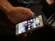 Der Kurznachrichtendienst Twitter hat Daten ohne Zustimmung von Nutzern für personalisierte Werbung verwendet. (Bild: KEYSTONE/AP/VAHID SALEMI)