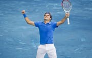 Federer triumphiert auf blauem Sand. (Bild: Keystone)