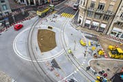 Bauarbeiten am Spisertorkreisel im September 2014: Bahnlinien queren den schönsten Kreisel der Stadt. (Bild: Coralie Wenger)
