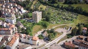 Im unteren Teil der Ruckhalde sind zwei Neubauten geplant. Das Gebäude links des Trassees der Appenzeller Bahnen soll ihnen weichen. (Bild: Ralph Ribi/8. August 2019)
