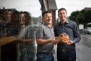 Alfred und Markus Sutter, die Inhaber der Böhli Bäckerei, beschäftigen in ihrem Unternehmen rund 90 Mitarbeitende. (Bild: Benjamin Manser)